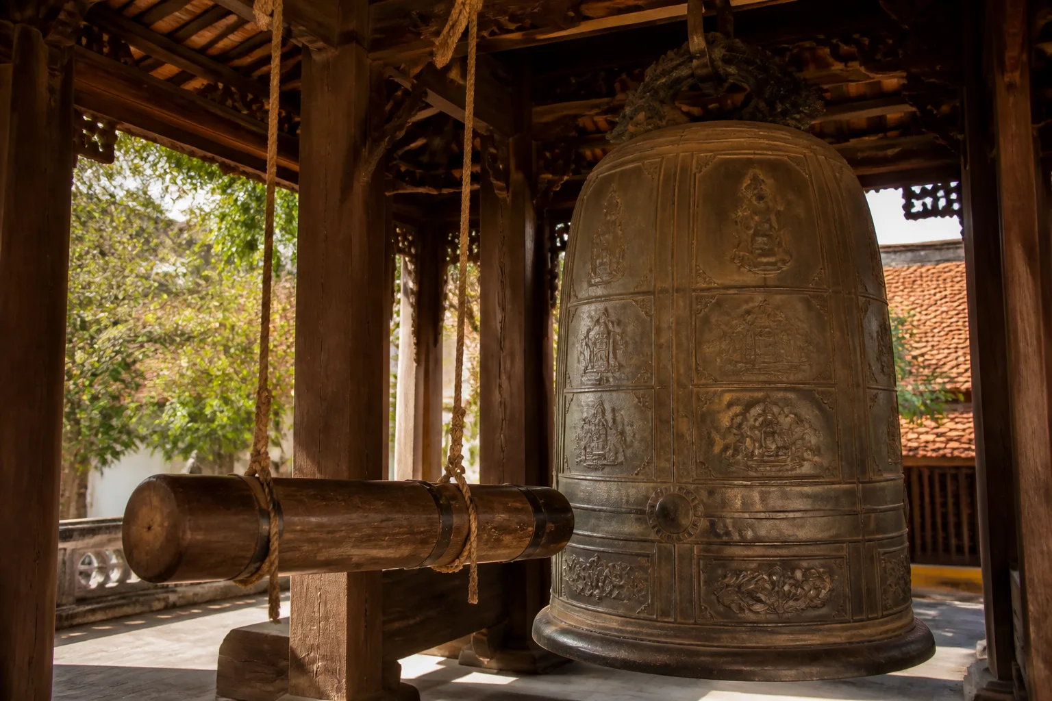 Đại hồng chung & công cuộc trùng tu